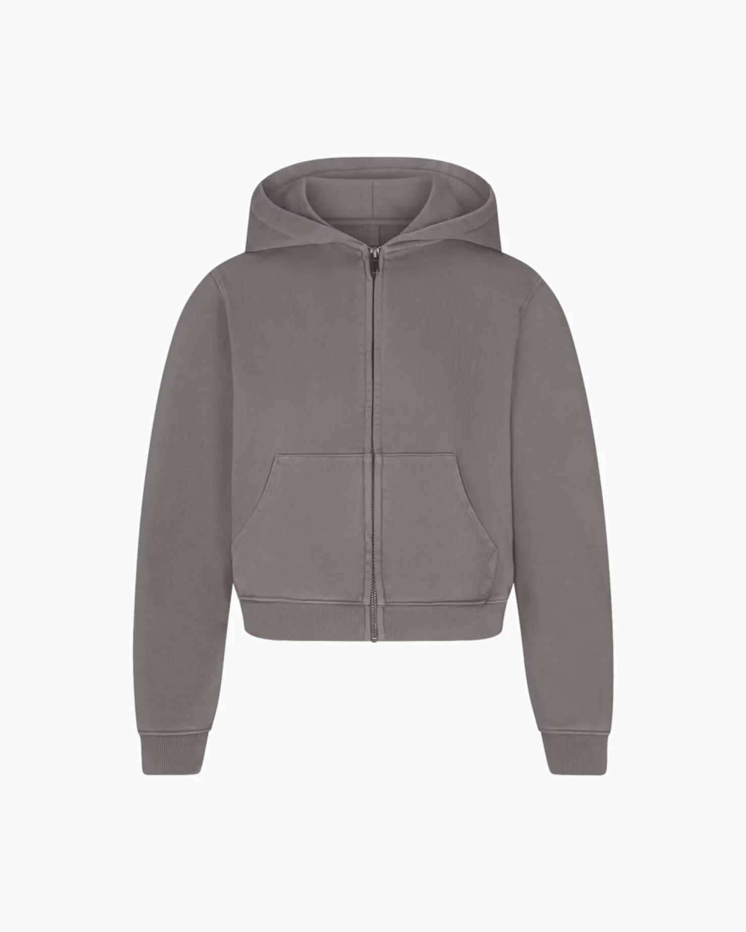 HOODIES & SWEATSHIRTS