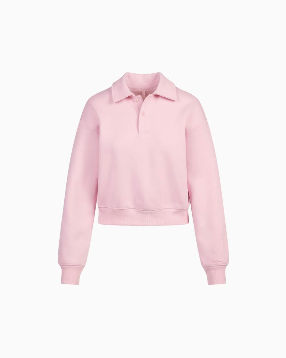 HOODIES & SWEATSHIRTS